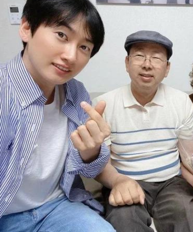 Falece o Sr. Lee Kang Heon, pai de EunHyuk | SUJUbr
